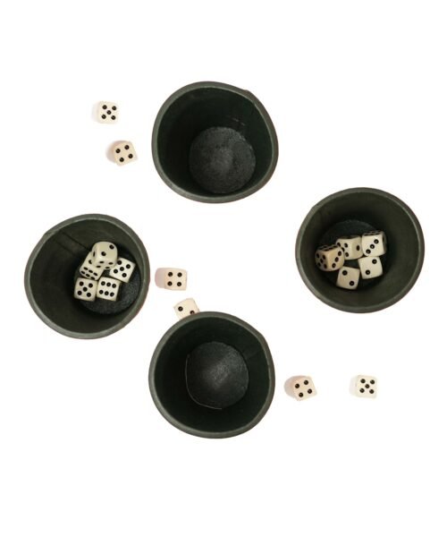 Alternative view of Juego de Cacho