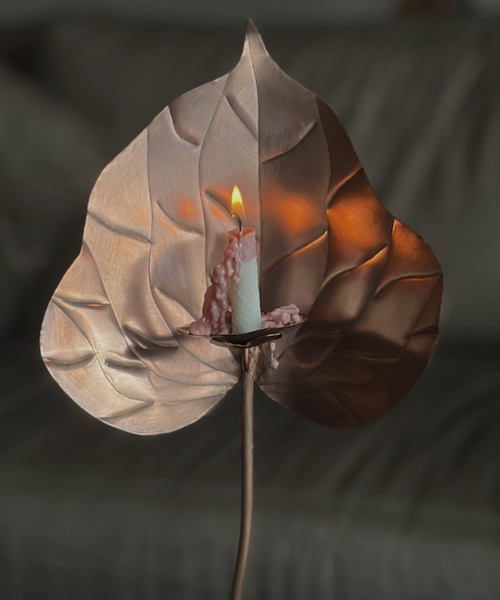 Candelero Anturio de Fuego con Velas y Apagavelas