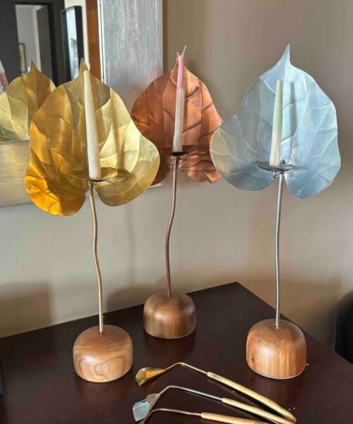 Alternative view of Candelero Anturio de Fuego con Velas y Apagavelas