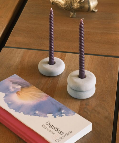 Alternative view of Candelabro Carmen en Concreto Gris Humo